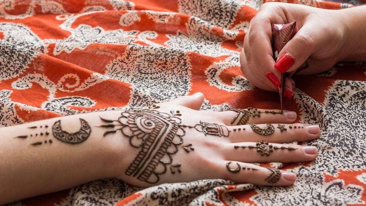 Rahasia Bikin Tato Henna yang Aman, Tangan dan Kaki Jadi Lebih Cantik dan Indah