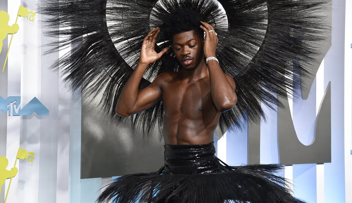 Lil Nas X di MTV VMA 2022. [Foto:  Evan Agostini/Invision/AP)