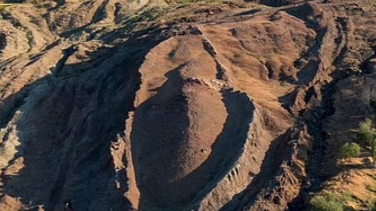 Gundukan berbentuk perahu di Gunung Ararat