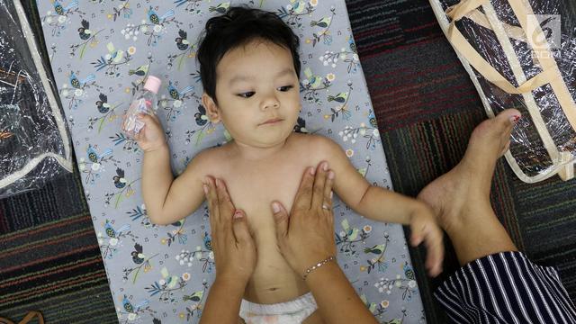 Pijat Massal Bayi di Kementerian Kesehatan