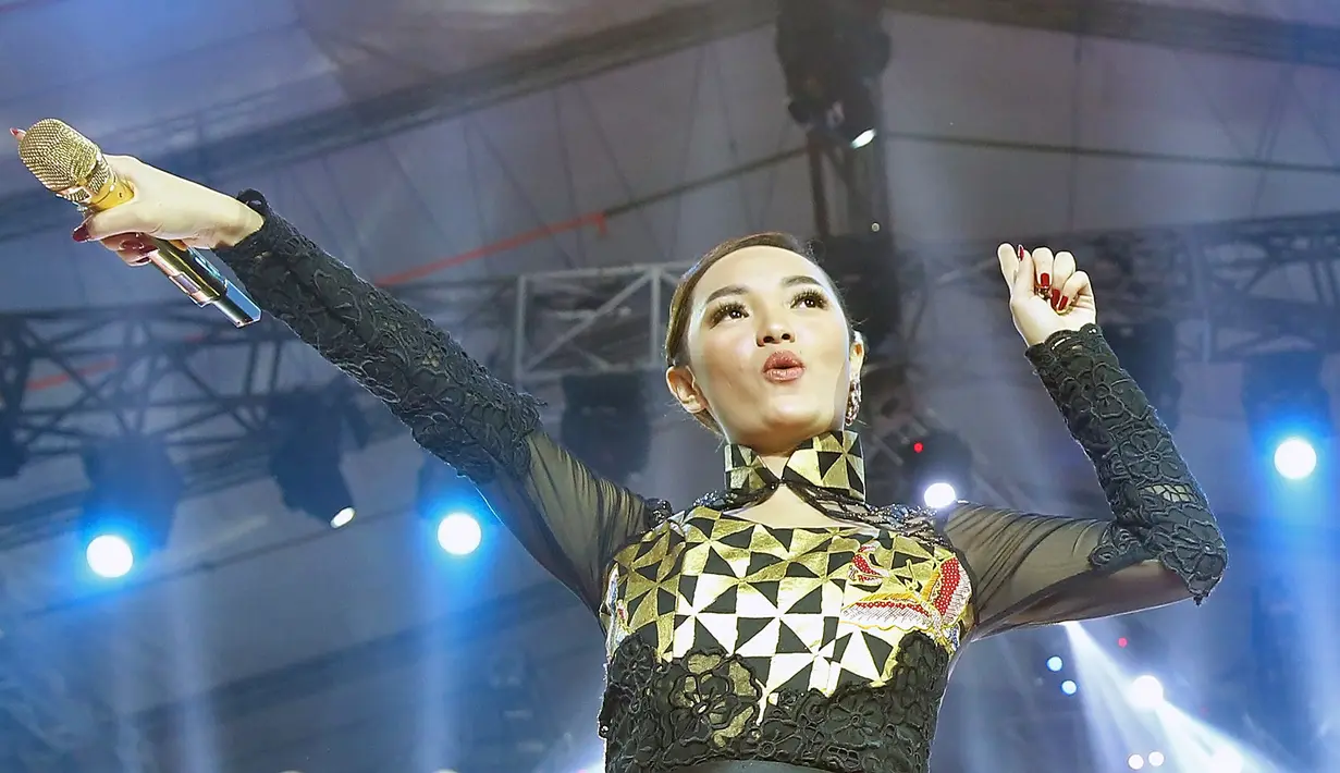 "Cecepy itu tidak akan pernah tergantikan oleh siapapun. Karena kita sudah menganggap almarhum itu sebagai saudara kita, kakak kita, emak kita karena apapun kita punya masalah, kita selalu curhat dengan dia," ujar Zaskia. (Bambang E. Ros/Bintang.com)