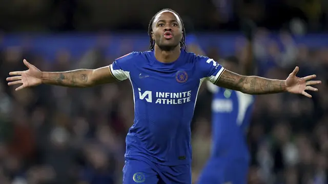 Foto: Aksi Memukau Raheem Sterling, Lesatkan Gol Tendangan Bebas Indah saat Chelsea Pesta 4-0 di Piala FA