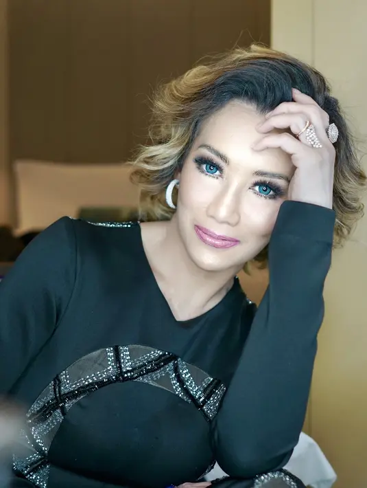 18 Artis Cantik Terjun Politik