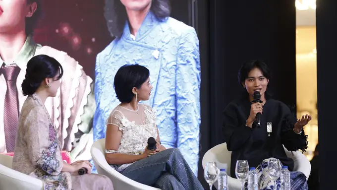 Roman Nuansa, Seniman Tekstil yang Hidupkan Seni Eco-Printing pada Wastra Sebagai Pintu Menuju Panggung Dunia