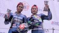 Dua pebalap Yamaha, Syahrul Amin (kanan) dan Willy Hammer, masih menguasai klasemen sementara kelas 250cc Kejurnas Indospeed Race Series (IRS) 2016. (www.yamaharacingindonesia.co.id)