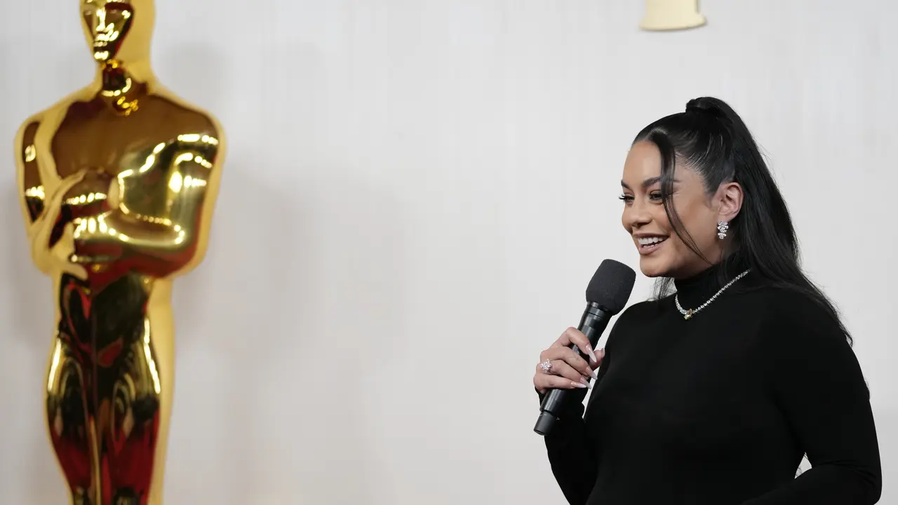Vanessa Hudgens Muncul dengan Perut Besar di Karpet Merah Oscar 2024, Sempat Bantah Hamil Duluan