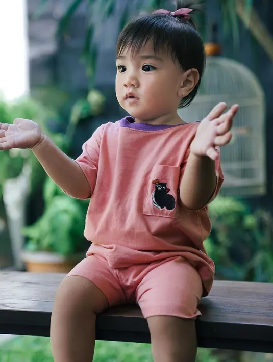 Irish Bella pun mempromosikan pakaian-pakaian yang dikenakan sang putri. [instagram/_irishbella_]