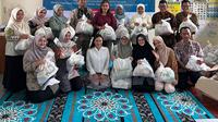 Organisasi Indonesian Disability Institute (Indisi) bekerjasama dengan sejumlah perusahaan&nbsp;menyalurkan ratusan paket bantuan sembako bagi penyandang disabilitas di SLBN 1 Kota Bogor, Jawa Barat. (Ist)