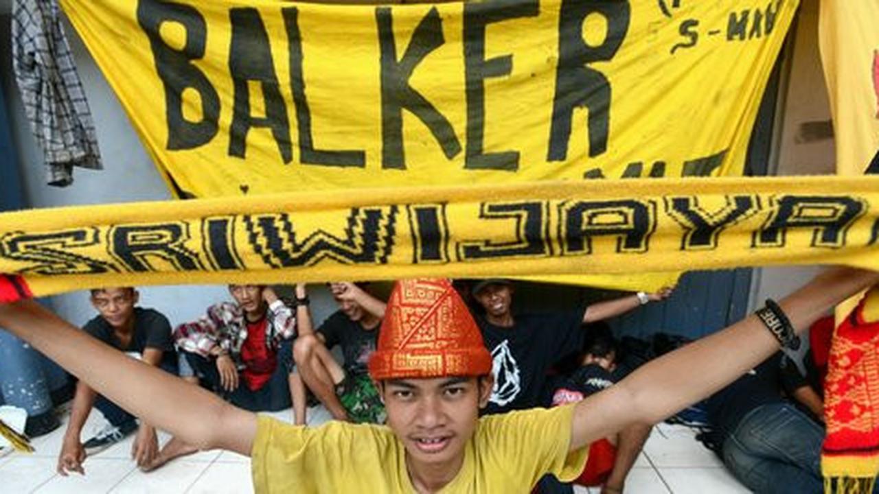 Takut terjebak bentrok, Sriwimania buru tinggalkan Stadion GBK