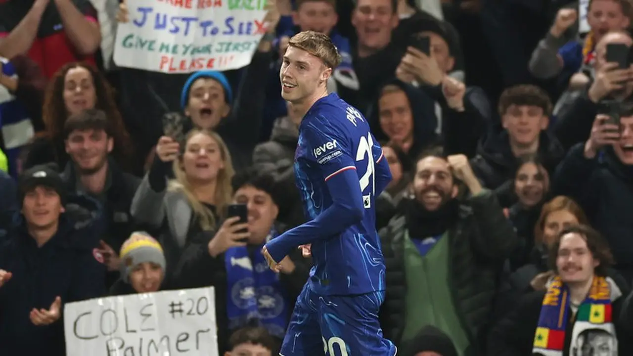 Selebrasi Cole Palmer dalam laga Premier League antara Chelsea vs Bournemouth, Rabu (15/1/2025). (c) AP Photo/Ian Walton