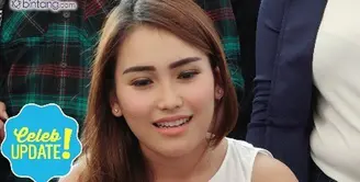 Sudah menganggap Luna Maya sebagai kakaknya sendiri, Ayu Ting Ting berharap permasalahan soal bisnis dengan Luna bisa diselesaikan secara baik-baik.