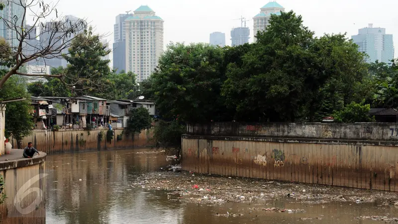 20161105-Akibat Ceceran Sampah, Kali Krukut Kotor dan Bau-Jakarta