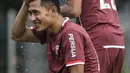 Pemain Persija Jakarta, Rudi Widodo, melepas dahaga saat latihan di Lapangan ABC, Jakarta, Jumat (30/3/2018). Latihan ini persiapan jelang laga Liga 1 melawan Arema FC. (Bola.com/Vitalis Yogi Trisna)