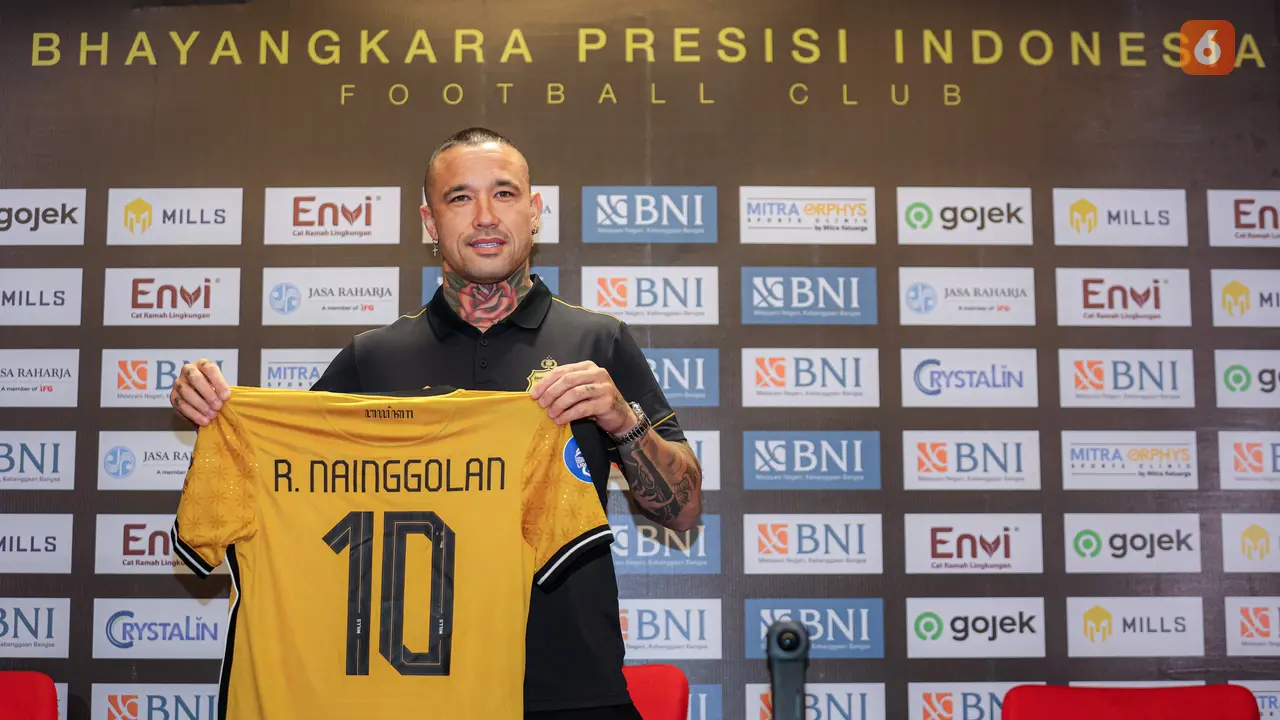 Foto: Direkrut dengan Harga Fantastis, Radja Nainggolan Resmi Dikenalkan Bhayangkara FC untuk Putaran Kedua BRI Liga 1 2023/2024