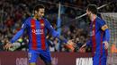 Selebrasi pemain Barcelona, Neymar (kiri) dan Lionel Messi setelah membobol gawang Celta Vigo apada lanjutan La Liga Spanyol di Camp Nou, Barcelona, (4/3/2017).  Barcelona 5-0. (AP/Francisco Seco)