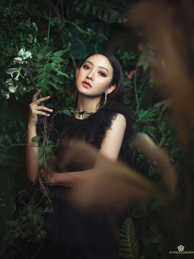6 Pemotretan Natasha Wilona Bertema 'Secret Black Forest', Memukau