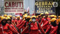 Massa yang tergabung dalam Gerakan Buruh Bersama Rakyat (GEBRAK) menggelar aksi dikawasan Patung Kuda, Jakarta, Senin (2/10/2023). (Liputan6.com/Faizal Fanani)