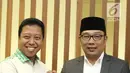 Ketua Umum PPP, Romahurmuzy menyambut kedatangan Calon Gubernur Jawa Barat, Ridwan Kamil di kantor DPP Partai Persatuan Pembangunan (PPP), Jakarta, Rabu (4/7). Ridwan Kamil melaporkan hasil Pilgub Jabar kepada Ketum PPP. (Liputan6.com/Herman Zakharia)