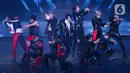 Penampilan grup vokal asal Korea Selatan, The Boyz dalam konser yangbertajuk The Boyz 2nd World Tour: Zeneration in Jakarta di Beach City International Stadium, Ancol, Jakarta, Sabtu (29/7/2023). (Liputan6.com/Herman Zakharia)
