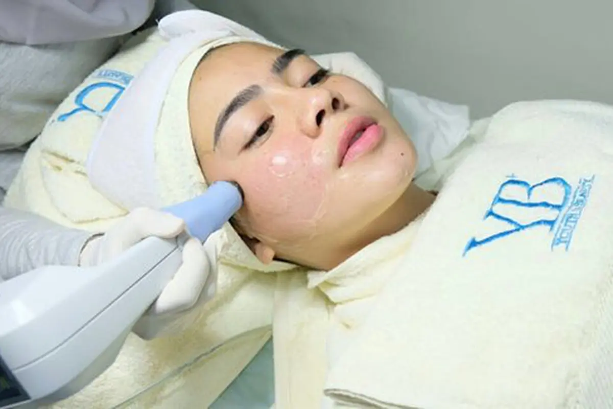 Salah satu perawatan Youth & Beauty Clinic