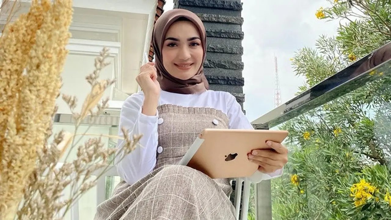 Punya Bisnis Fashion, Ini 6 Pastel Look Hijab Ala Imel PC yang Bisa Ditiru