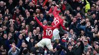 Pemain Manchester United, Benjamin Sesko dan Matheus Cunha, melakukan selebrasi setelah mencetak gol ke gawang Aston Villa di pekan ke-30 Liga Inggris 2025/2026 di Old Trafford, Minggu (15/03/2026) malam WIB. (AP Photo/Dave Thompson)