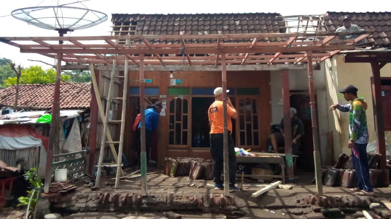 Puluhan rumah rusak akibat dihantam angin puting beliung di Situbondo (Istimewa)