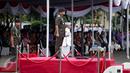 Panglima TNI Jenderal Gatot Nurmantyo memimpin upacara serah terima jabatan Brigjen TNI (Mar) Suhartono sebagai Komandan Pasukan Pengamanan Presiden (Danpaspampres) di Mako Paspampres, Jakarta, Selasa (14/3). (Liputan6.com/Faizal Fanani)