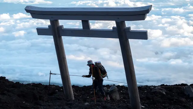 Menikmati Surya dari Puncak Gunung Fuji