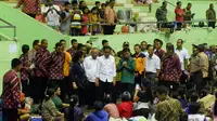 Menteri PUPR, Basuki Hadimuljono mendamping Presiden Jokowi menyambangi posko pengungsian korban terdampak Gunung Agung yang berstatus awas.