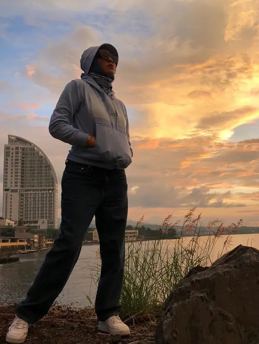 <p>(Instagram/angelinasondakh09)</p>