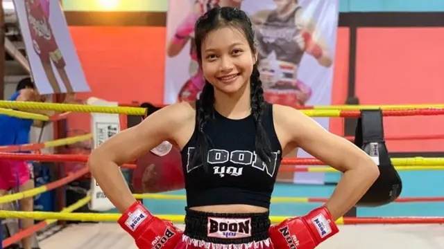 Supergirl jaroonsak One Championship