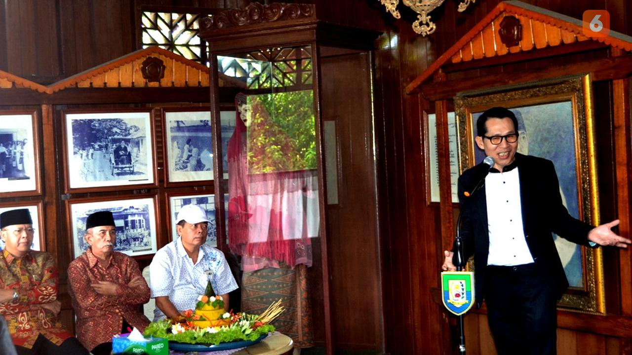 Airmata Fatmawati Tumpah Saat Menjahit Merah Putih