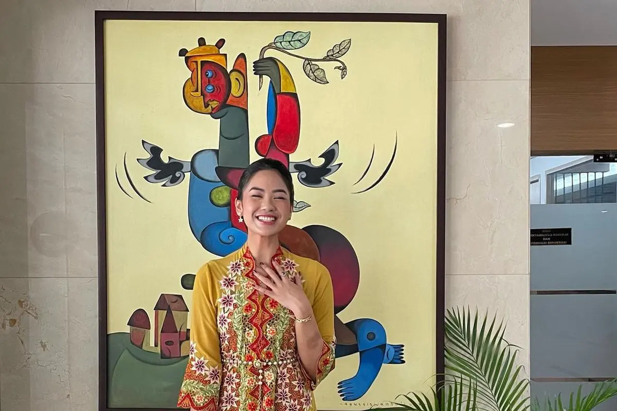 Public figure pakai kebaya encim