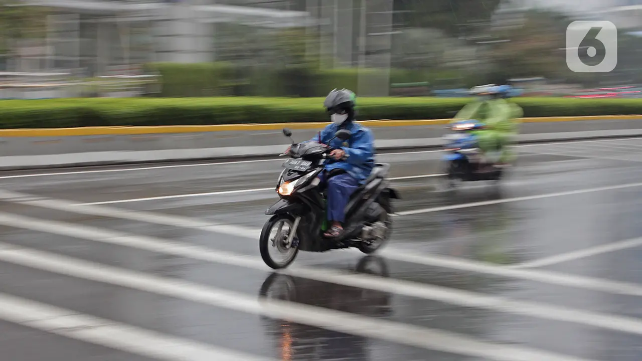 Minggu Pagi, Jakarta Diguyur Hujan
