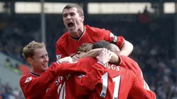 Roy Keane. Legenda Manchester United ini didatangkan dari Nottingham Forest pada awal musim 1993/1994 usai terdegradasi di akhir musim 1992/1993. Ia langsung merasakan gelar juara Liga Inggris pada musim debutnya. Total 7 gelar dikoleksinya hingga 2005/2006. (AFP/Paul Barker)