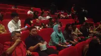 Santai di Akhir Pekan, Cawagub Djarot dan Istri Nonton di Bioskop