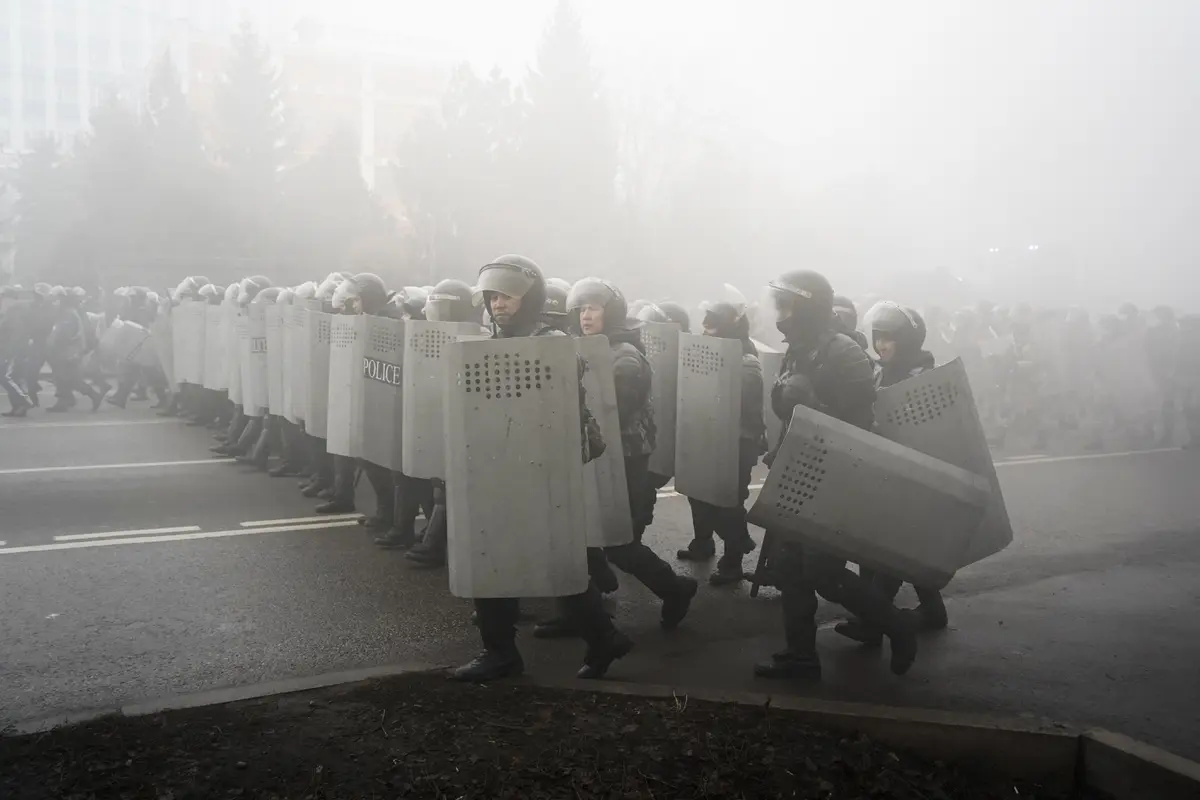 Bentrokan Polisi dan Demonstran di Kazakhstan