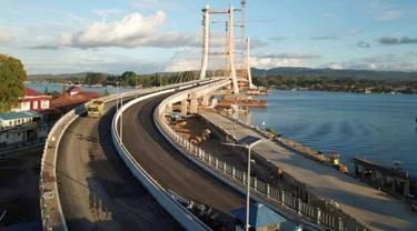 Kementerian PUPR tengah menyelesaikan pembangunan Jembatan Teluk Kendari sepanjang 1,34 km yang menghubungkan Pelabuhan Kota Lama dengan Kecamatan Poasia. (Dok PUPR)