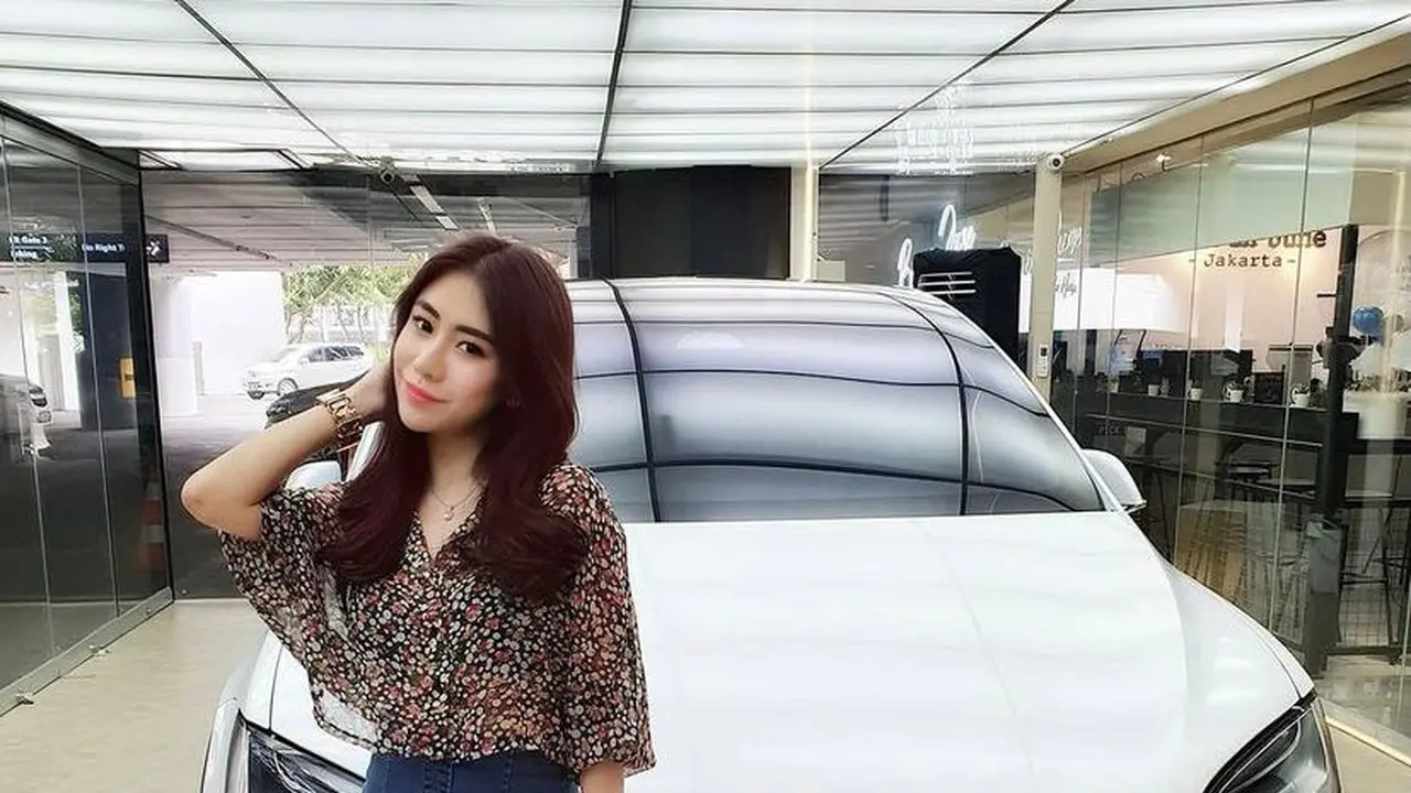 8 Gaya Mewah Ayu Thalia, Selebgram Cantik yang Diduga Dianiaya Anak Ahok
