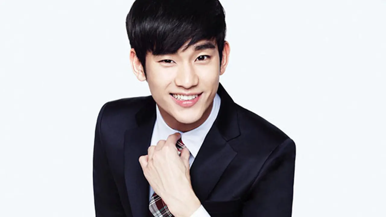 Kim Soo Hyun Pun Bersinar Sebagai Bintang Iklan di Cina