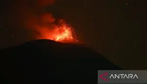 Gunung Ile Lewotolok Erupsi 2 Kali Pagi Ini, Terdengar Dentuman