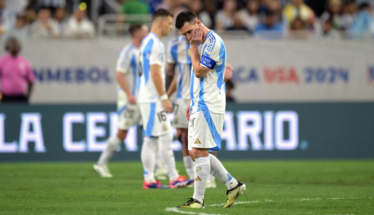 Beruntung, kegagalan Lionel Messi tak membuat Timnas Argentina tersingkir. (JUAN MABROMATA / AFP)