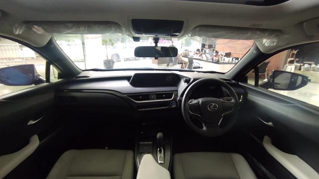 Mobil Listrik Pertama Lexus UX 300e (Arief A/Liputan6.com)