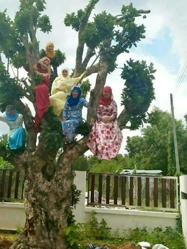 6 Potret Foto Keluarga Ini Curi Perhatian, Unik Sekaligus Kocak