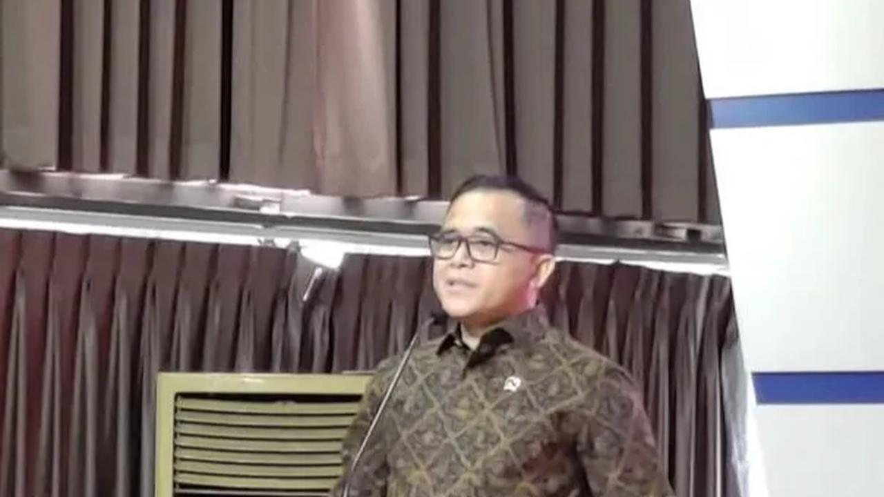 Anas menyebut, ada 16 substansi yang masuk dalam RPP Manajemen ASN ini, termasuk salah satunya penanganan tenaga non-ASN termasuk honorer. <br>