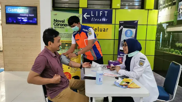 PT KAI Sosialisai dan Cek Kesehatan Penumpang tentang virus Corona