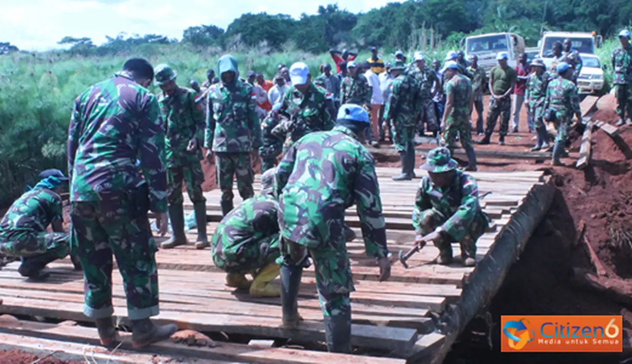 Citizen6, Kongo: Hujan deras yang mengguyur wilayah Kongo bagian Timur selama hampir satu minggu, menyebabkan beberapa ruas jalan utama di wilayah Dungu-Faradje mengalami kerusakan serta rubuh. (Pengirim: Badarudin Bakri)