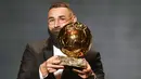 Dalam penghargaan Ballon d'Or 2022, Karim Benzema berhasil menyisihkan deretan pemain top lainnya termasuk Sadio Mane dan Kevin De Bruyne. (AP/Francois Mori)