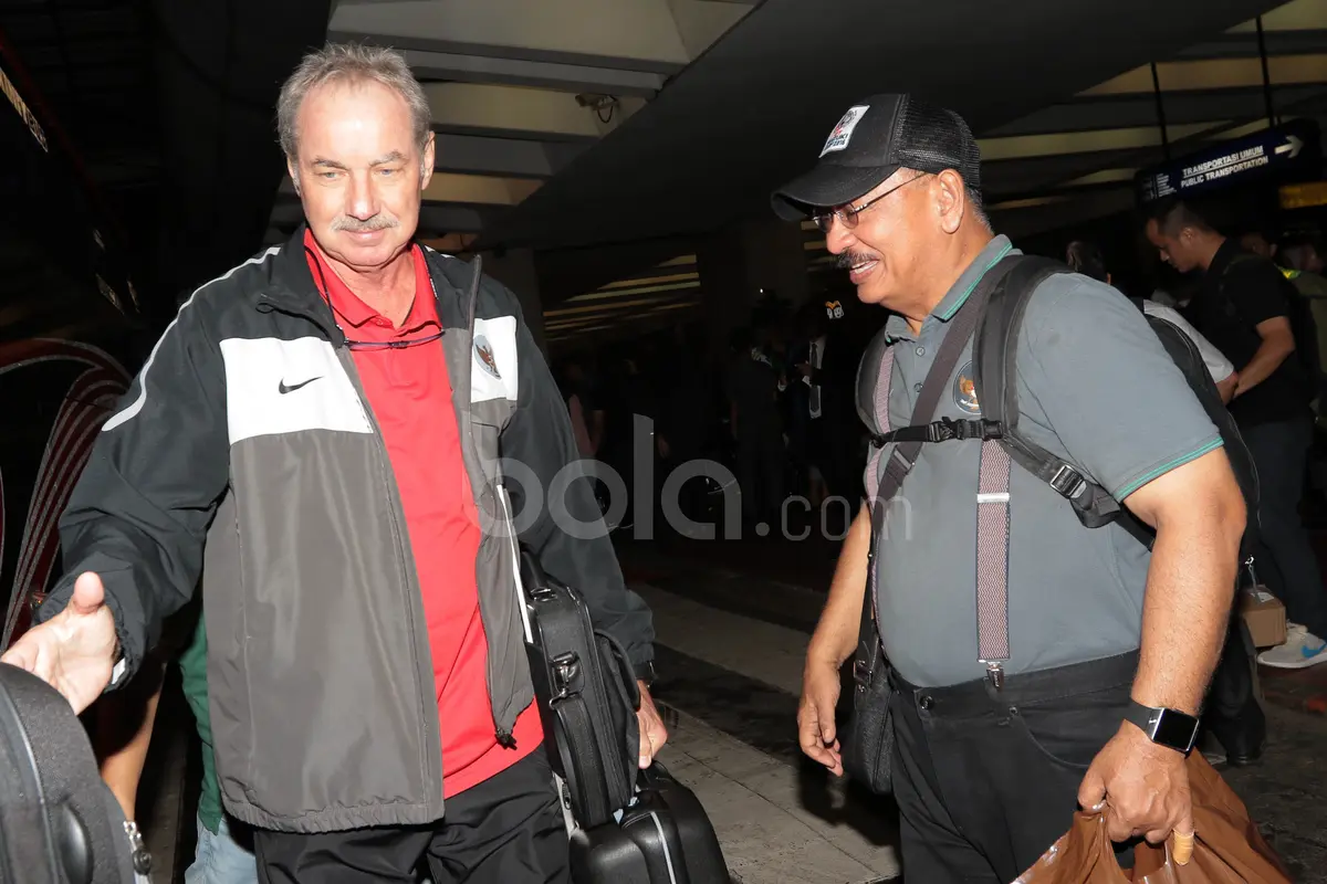Wajah Ceria Timnas Indonesia saat Tiba di Tanah Air
